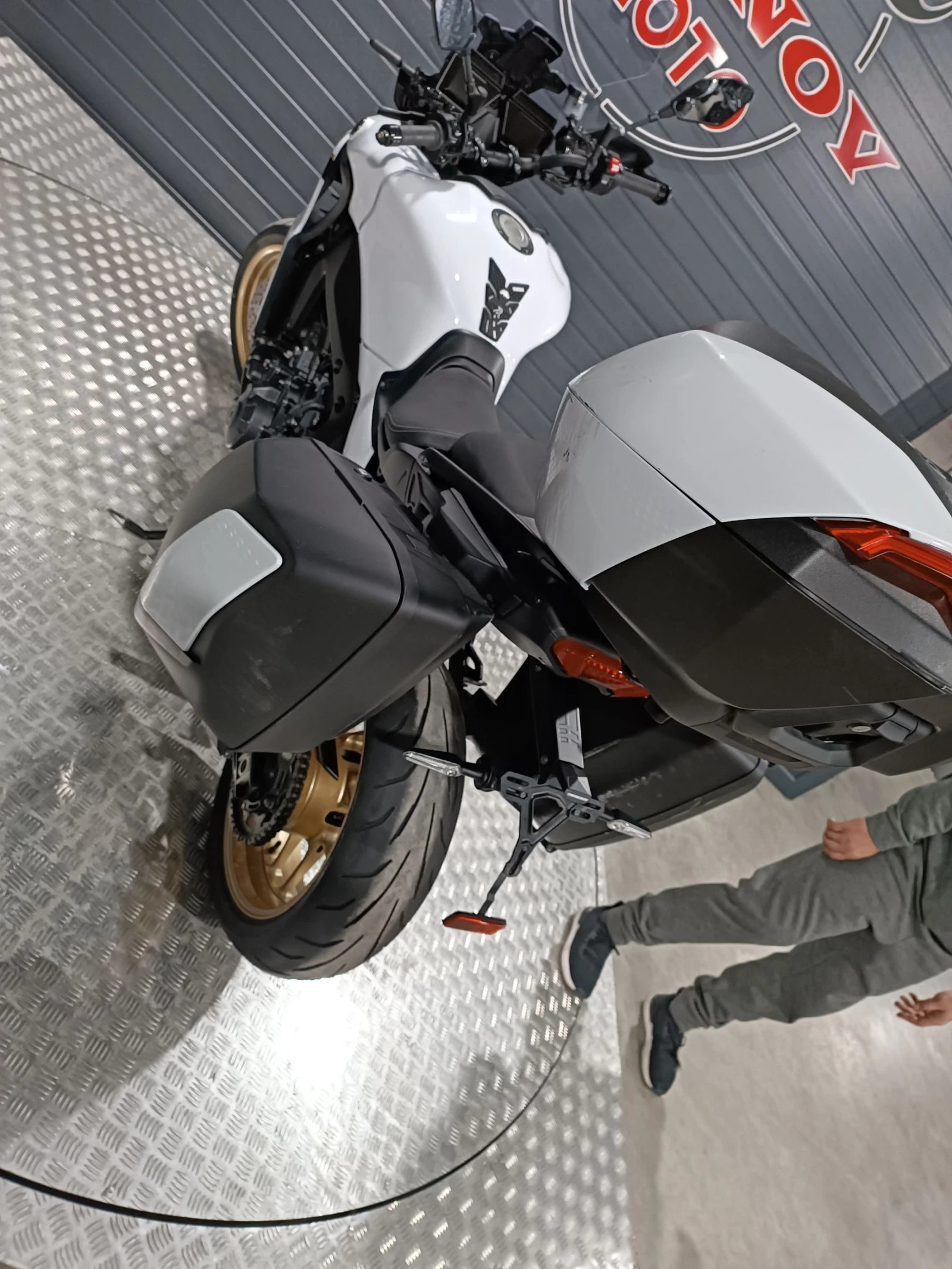 Yamaha Tracer WHITE PEARL GT9 - изображение 7