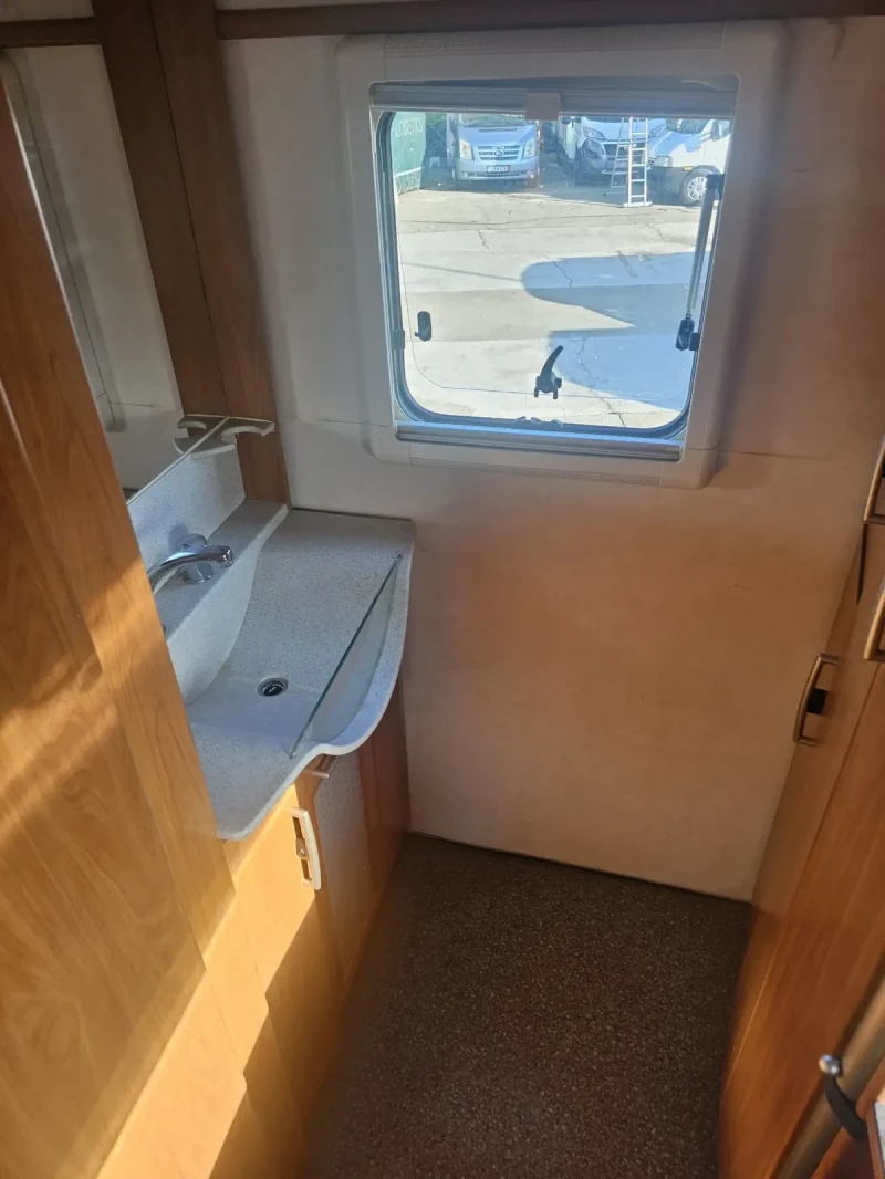 Кемпер HYMER / ERIBA S 650, снимка 9 - Каравани и кемпери - 51533815