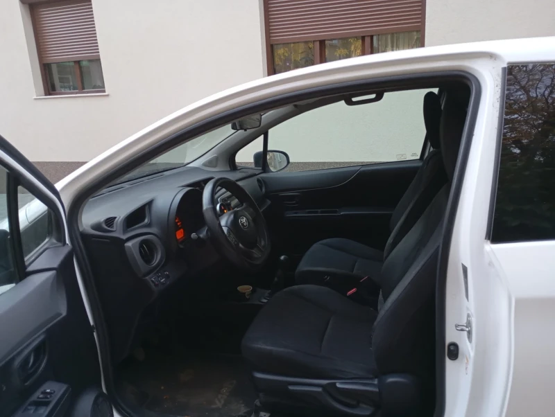 Toyota Yaris, снимка 6 - Автомобили и джипове - 48370898