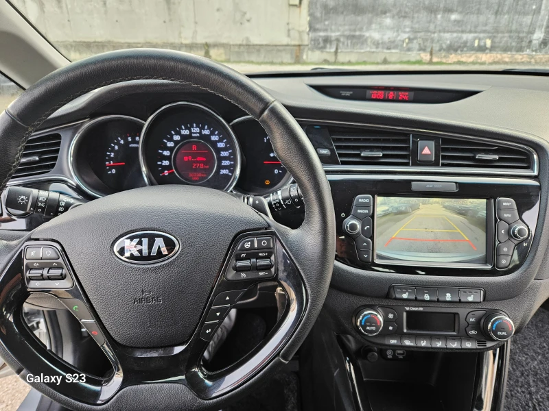 Kia Ceed 1.6 CRDI , снимка 16 - Автомобили и джипове - 49454783