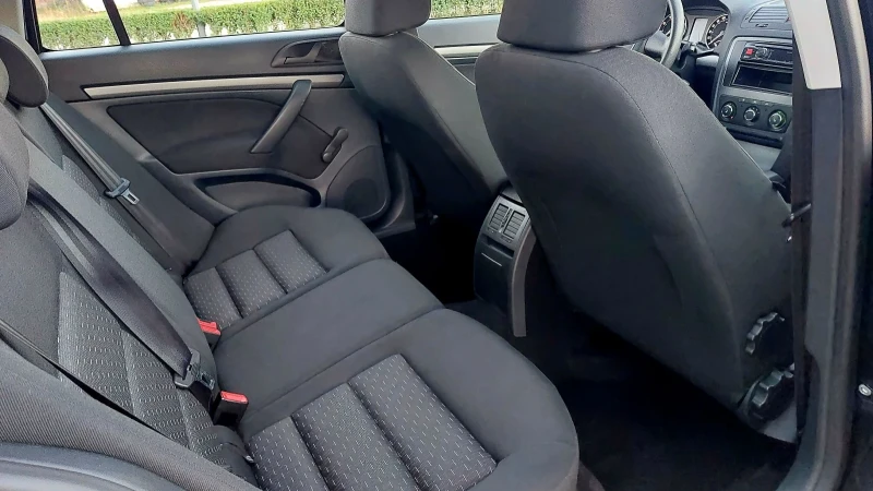 Skoda Octavia 1.6I 102к.с., снимка 10 - Автомобили и джипове - 49757911