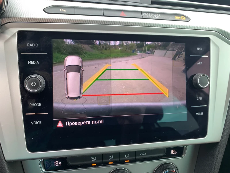 VW Passat R-Line, LED, NAVi, Дистроник, Camera и др., снимка 9 - Автомобили и джипове - 52119334