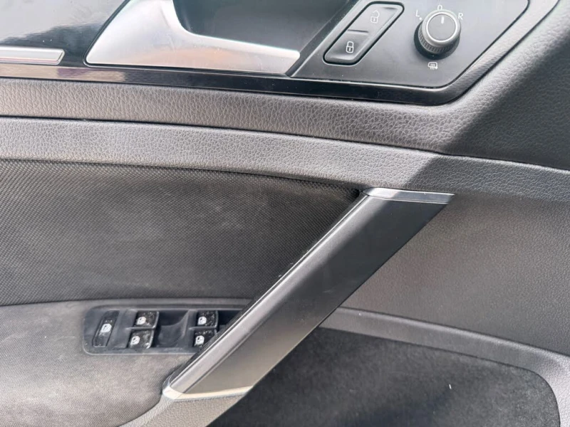 VW Golf 2.0T Autobahn 4-Door* АвтоКредит* (Цена до БГ) , снимка 14 - Автомобили и джипове - 53447790