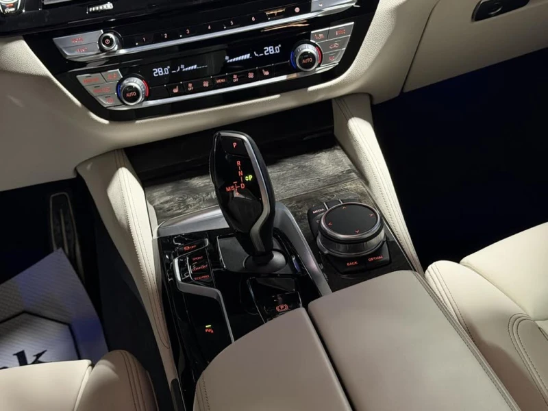 BMW 530 i xDrive* АвтоКредит (ЦЕНА ДО БГ), снимка 15 - Автомобили и джипове - 53502186