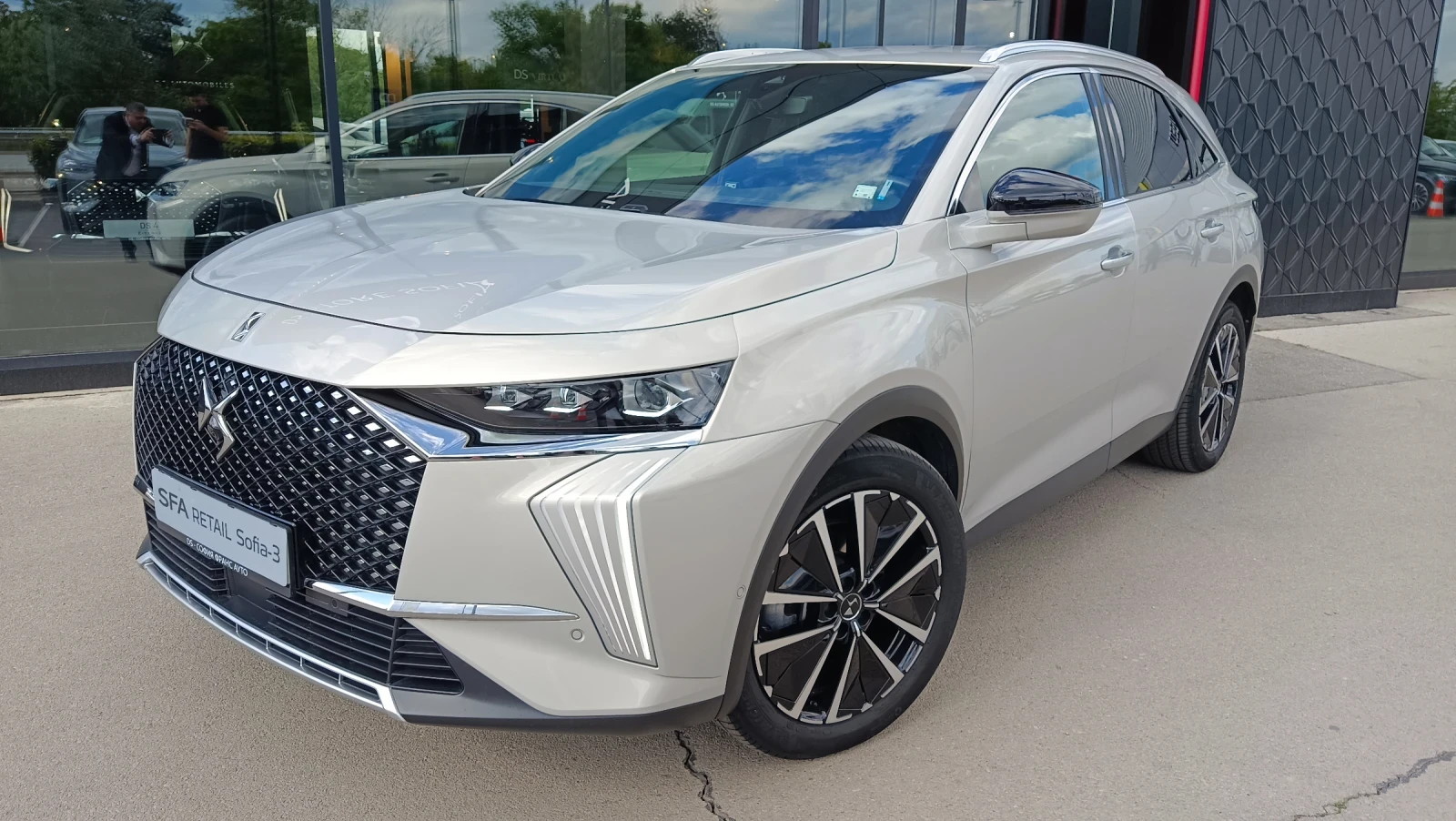 DS DS 7 RIVOLI E-TENSE 300 hp 4X4 EAT8 - изображение 2