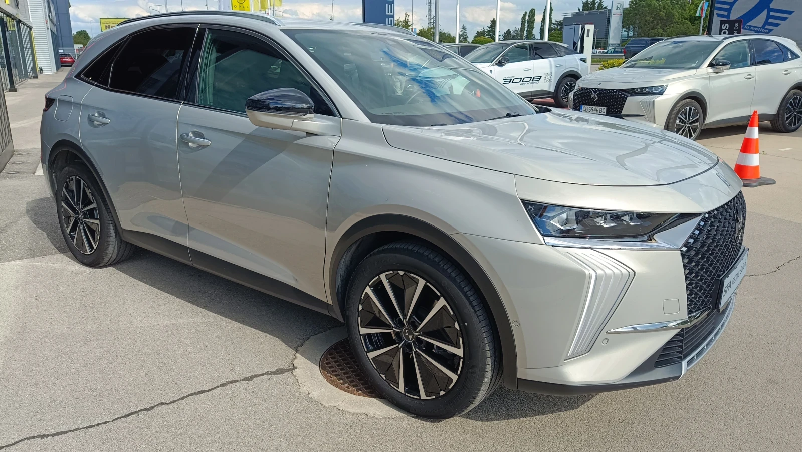 DS DS 7 RIVOLI E-TENSE 300 hp 4X4 EAT8 - изображение 7