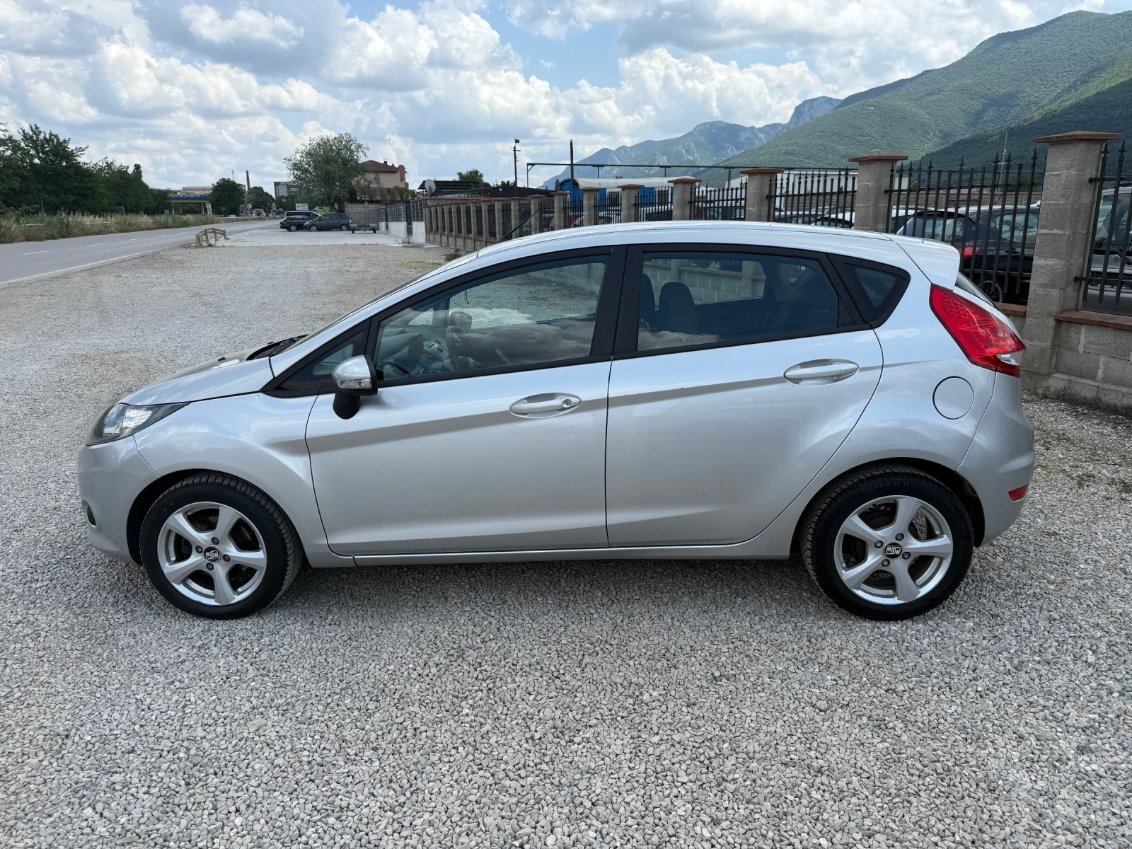 Ford Fiesta 1.4 HDI 68 к.с. - изображение 8