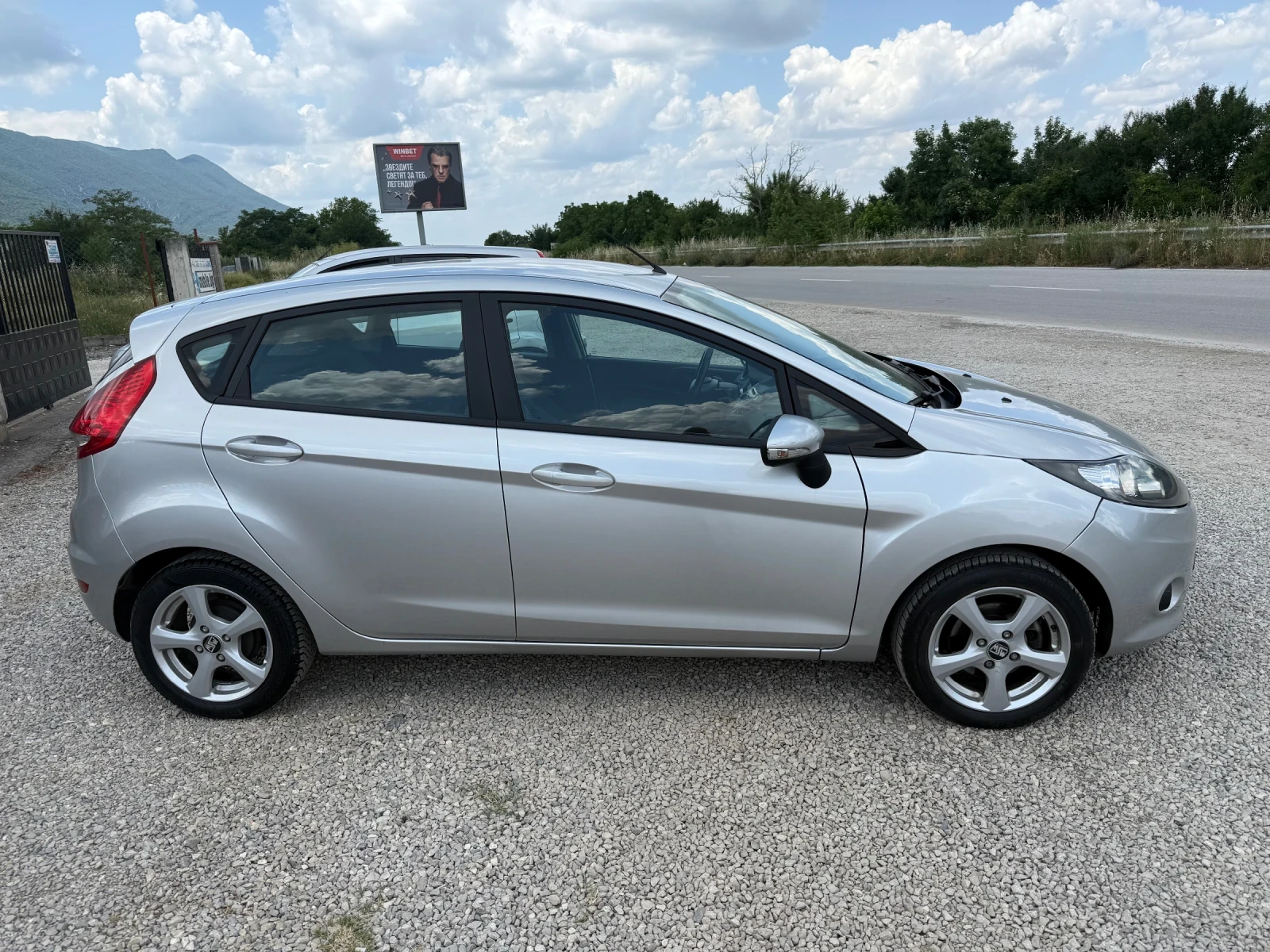 Ford Fiesta 1.4 HDI 68 к.с. - изображение 6