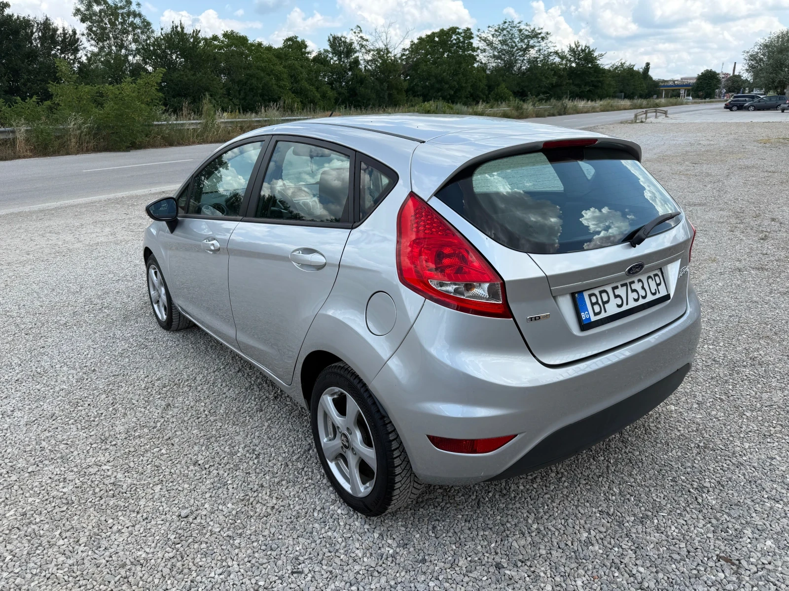 Ford Fiesta 1.4 HDI 68 к.с. - изображение 9