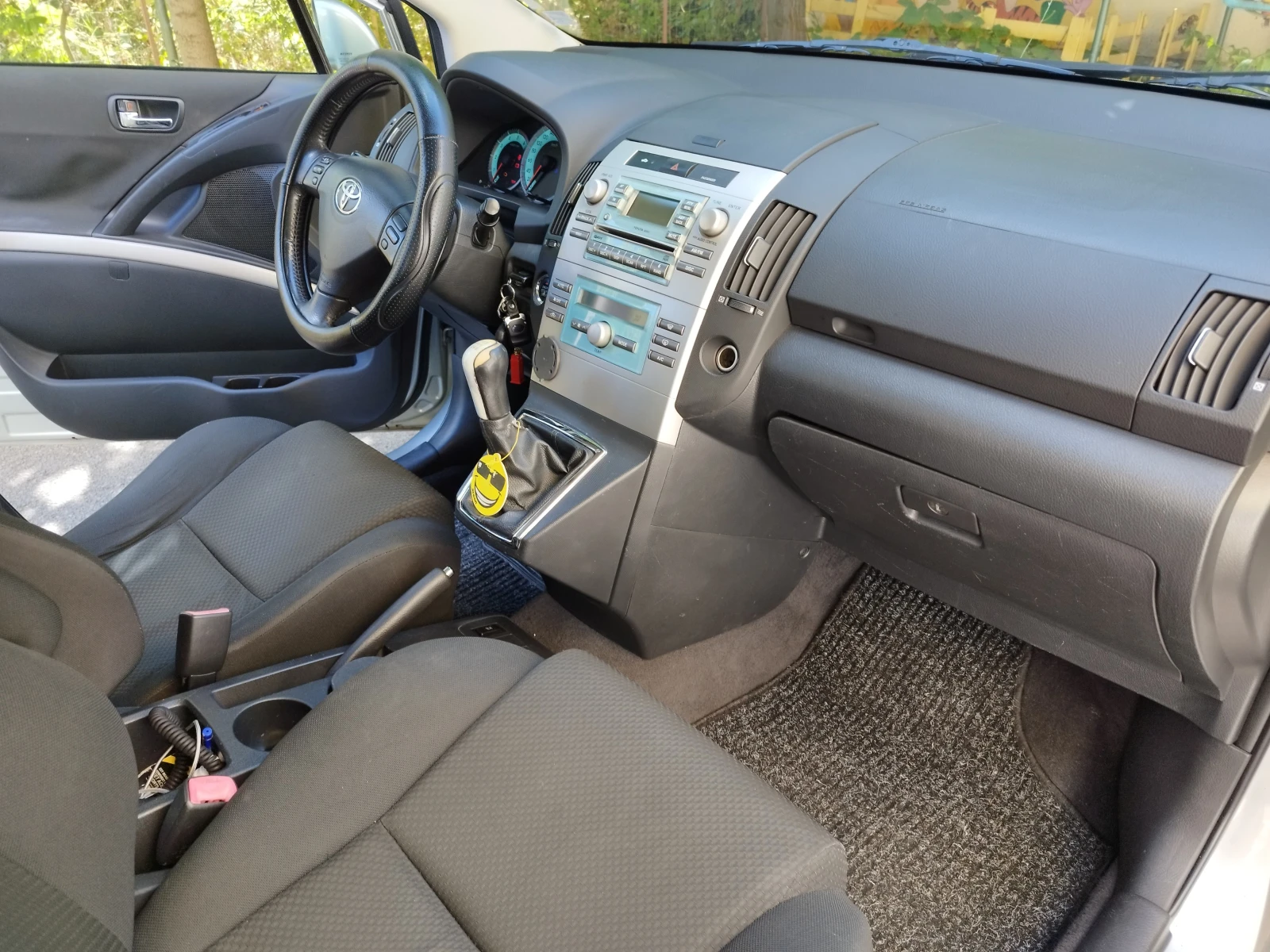 Toyota Corolla verso  - изображение 9