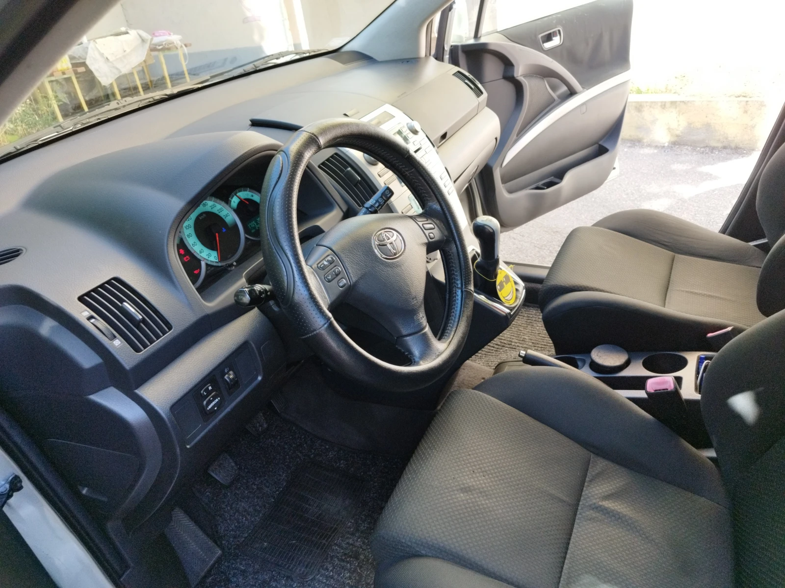 Toyota Corolla verso  - изображение 10