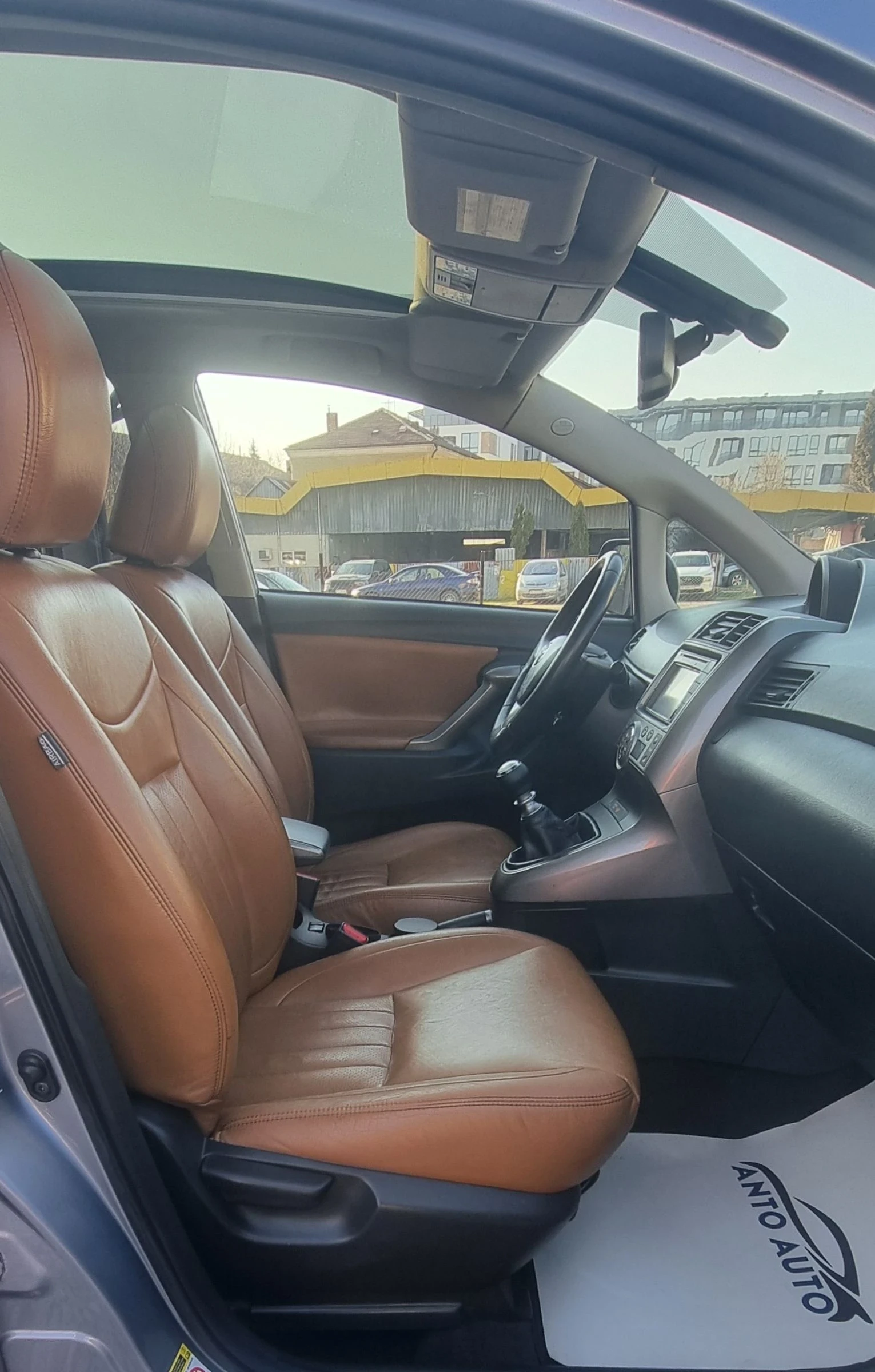 Toyota Verso 1.8 VALVE MATIC 7 МЕСТНА!Кожа!Камера!Навигация!, снимка 11 - Автомобили и джипове - 53737611