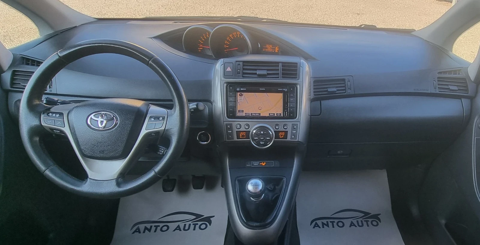 Toyota Verso 1.8 VALVE MATIC 7 МЕСТНА!Кожа!Камера!Навигация!, снимка 13 - Автомобили и джипове - 53737611