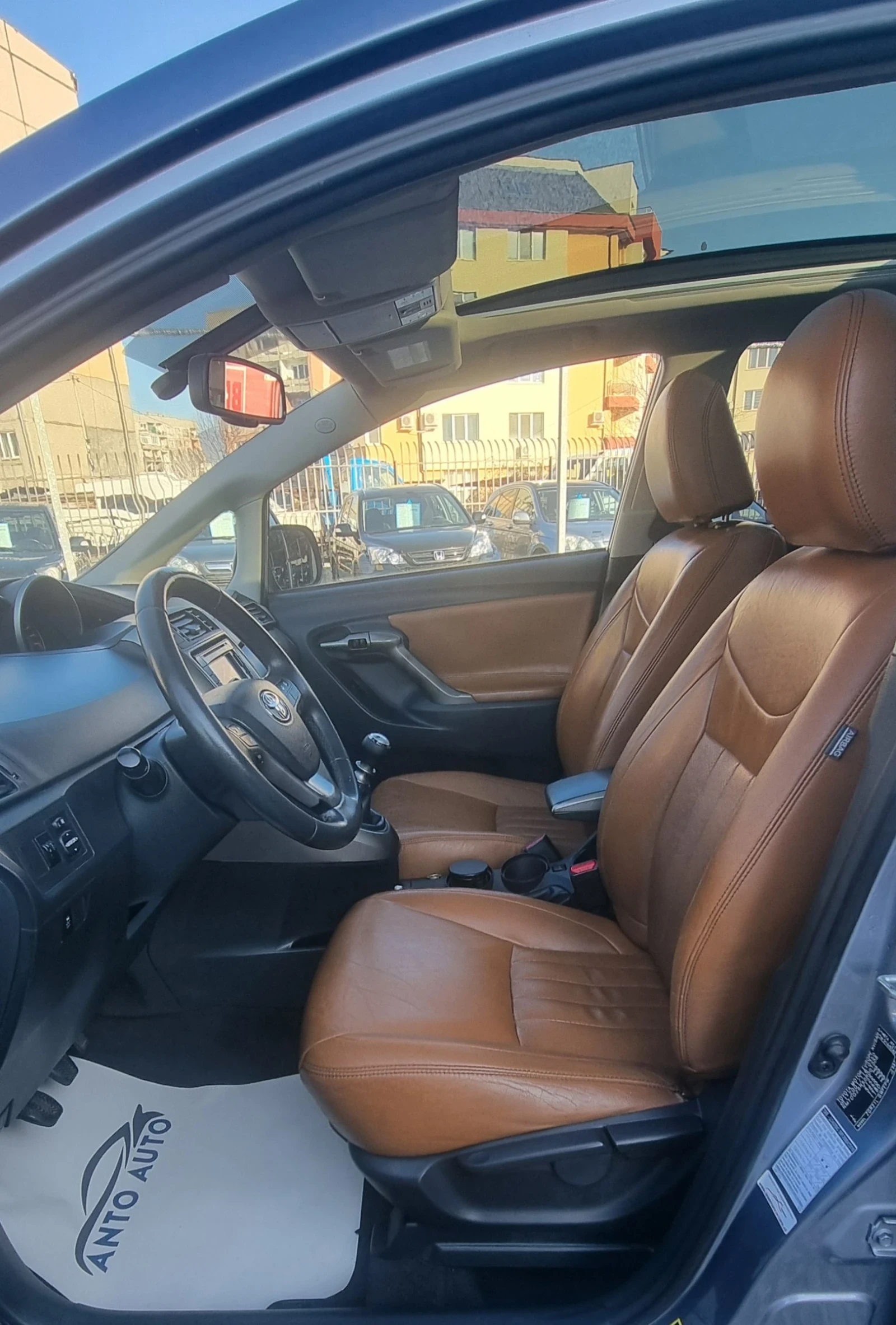 Toyota Verso 1.8 VALVE MATIC 7 МЕСТНА!Кожа!Камера!Навигация!, снимка 9 - Автомобили и джипове - 53737611