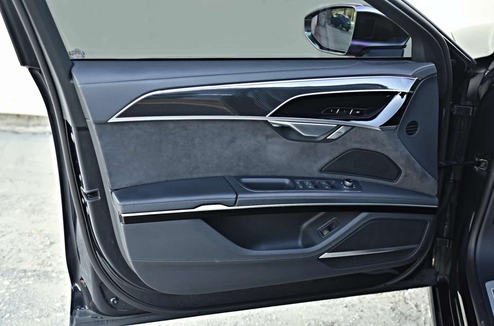 Audi S8 4.0 V8T B&O RS-SITZE 21" CERAMIC 360 CARBON LE, снимка 14 - Автомобили и джипове - 53757132