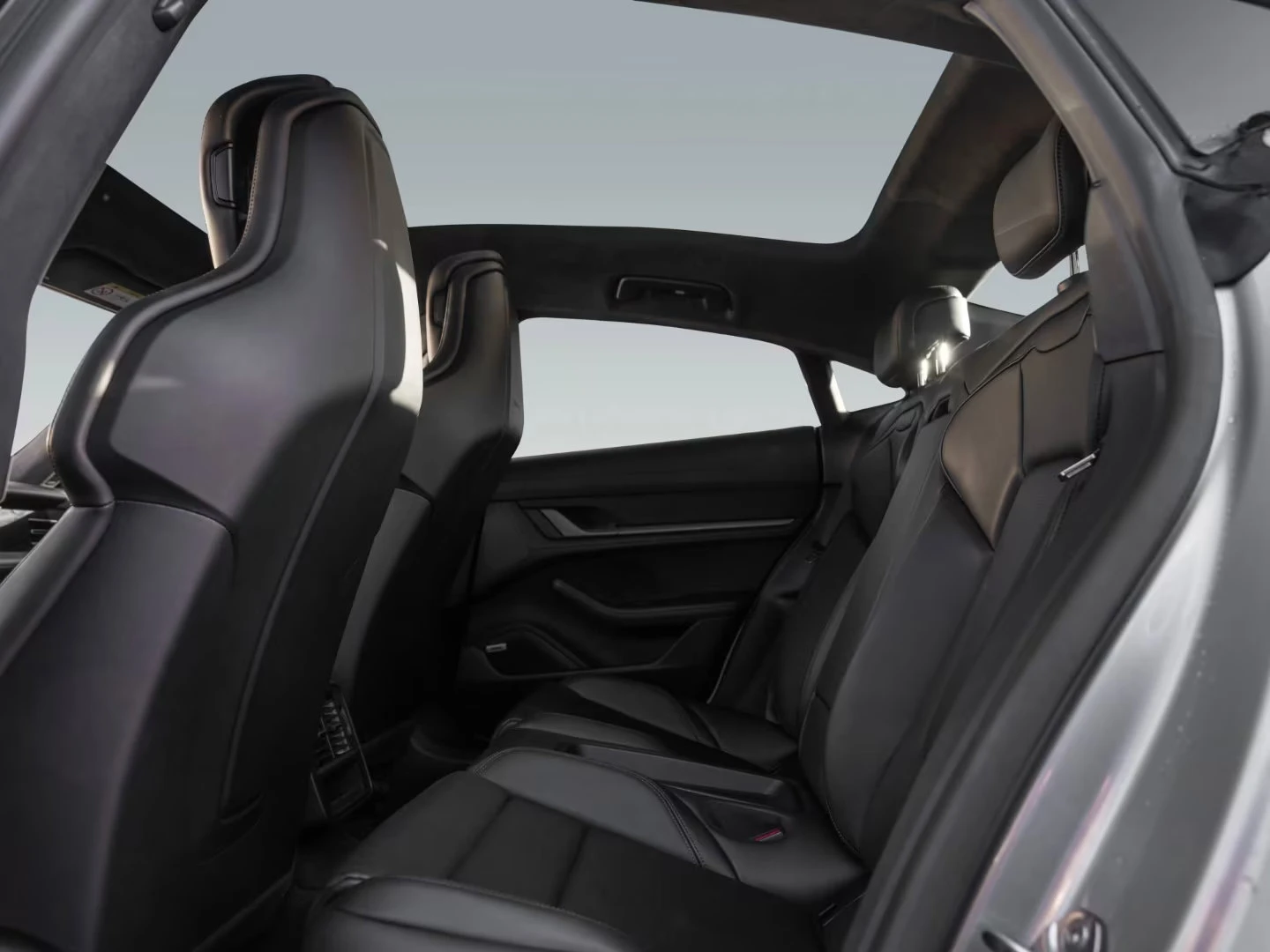 Porsche Taycan 4S/571HP/SPORT/CHRONO/21/360/PANO/187z, снимка 13 - Автомобили и джипове - 53914283