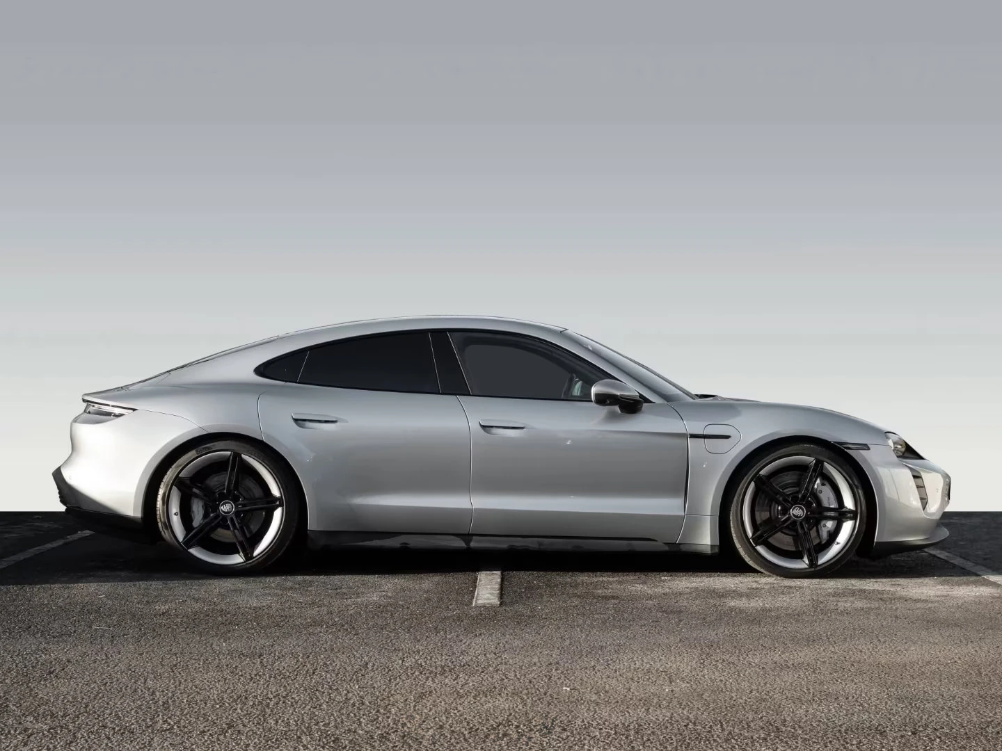 Porsche Taycan 4S/571HP/SPORT/CHRONO/21/360/PANO/187z, снимка 2 - Автомобили и джипове - 53914283