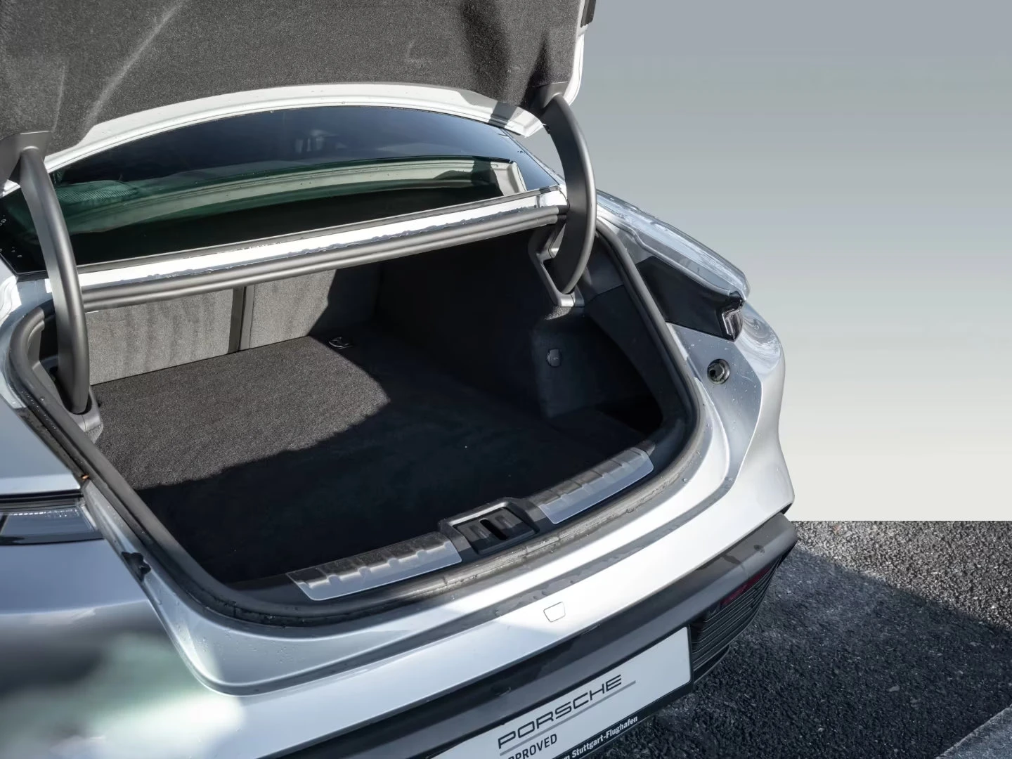 Porsche Taycan 4S/571HP/SPORT/CHRONO/21/360/PANO/187z, снимка 8 - Автомобили и джипове - 53914283