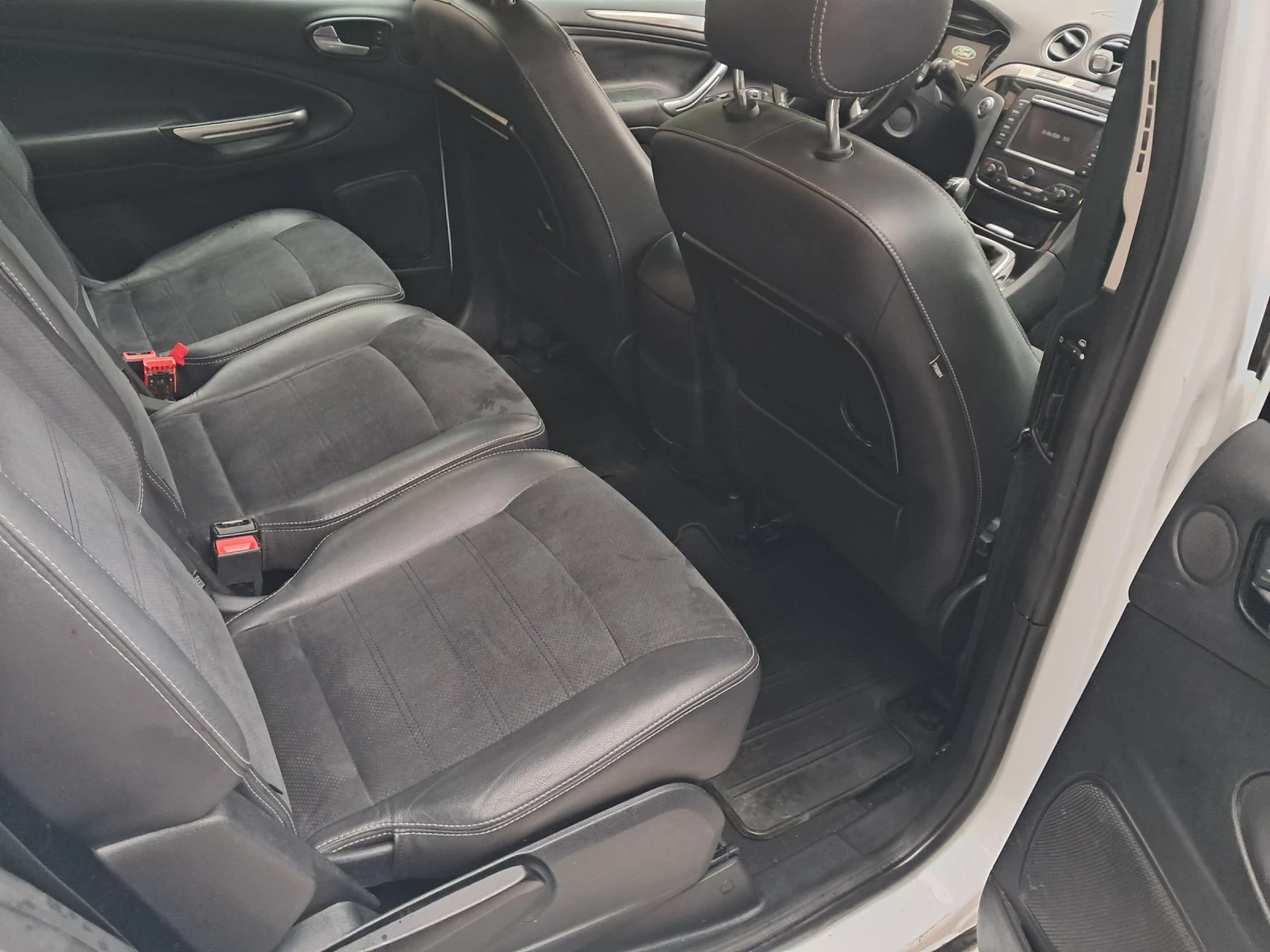 Ford S-Max 2.0D 140k keyless navi panorama, снимка 15 - Автомобили и джипове - 54122756