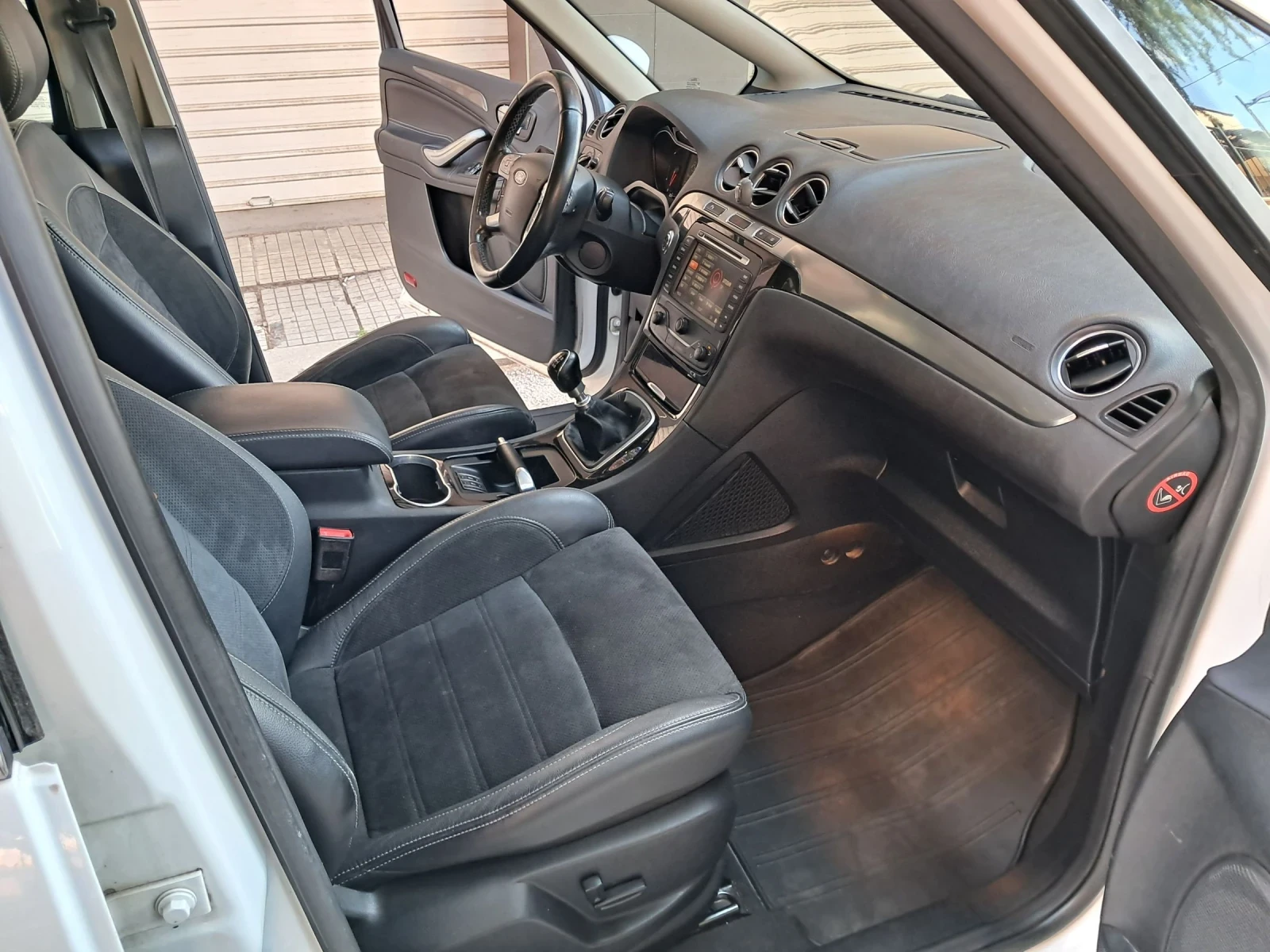 Ford S-Max 2.0D 140k keyless navi panorama, снимка 12 - Автомобили и джипове - 54122756