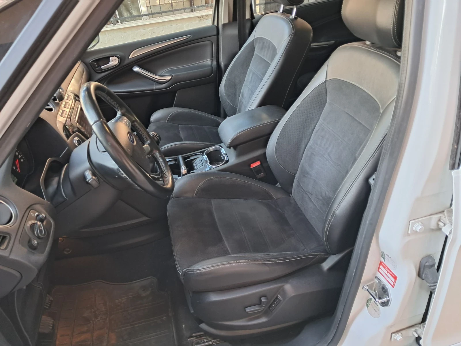 Ford S-Max 2.0D 140k keyless navi panorama, снимка 14 - Автомобили и джипове - 54122756