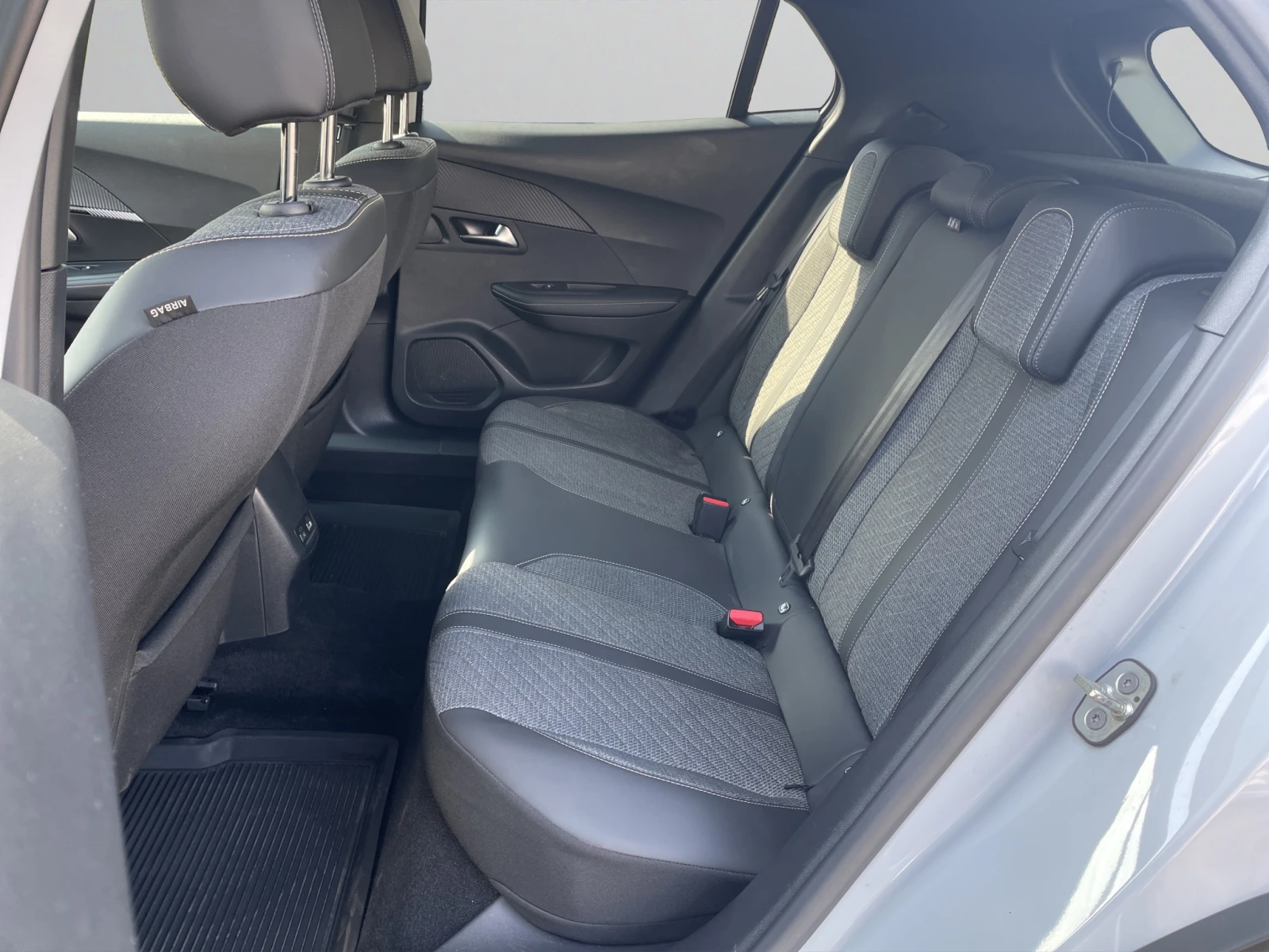 Peugeot 2008 ALLURE 1.2 PureTech 130 EAT8 EURO 6.4 | Mobile.bg � ����������� 13