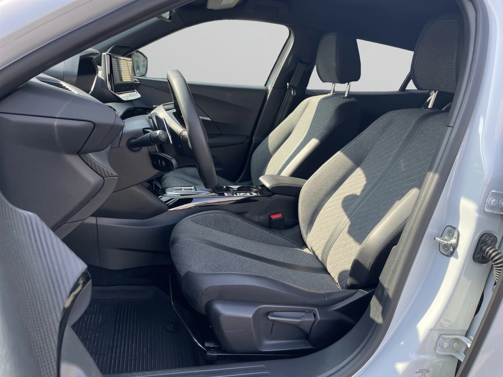 Peugeot 2008 ALLURE 1.2 PureTech 130 EAT8 EURO 6.4 | Mobile.bg � ����������� 9
