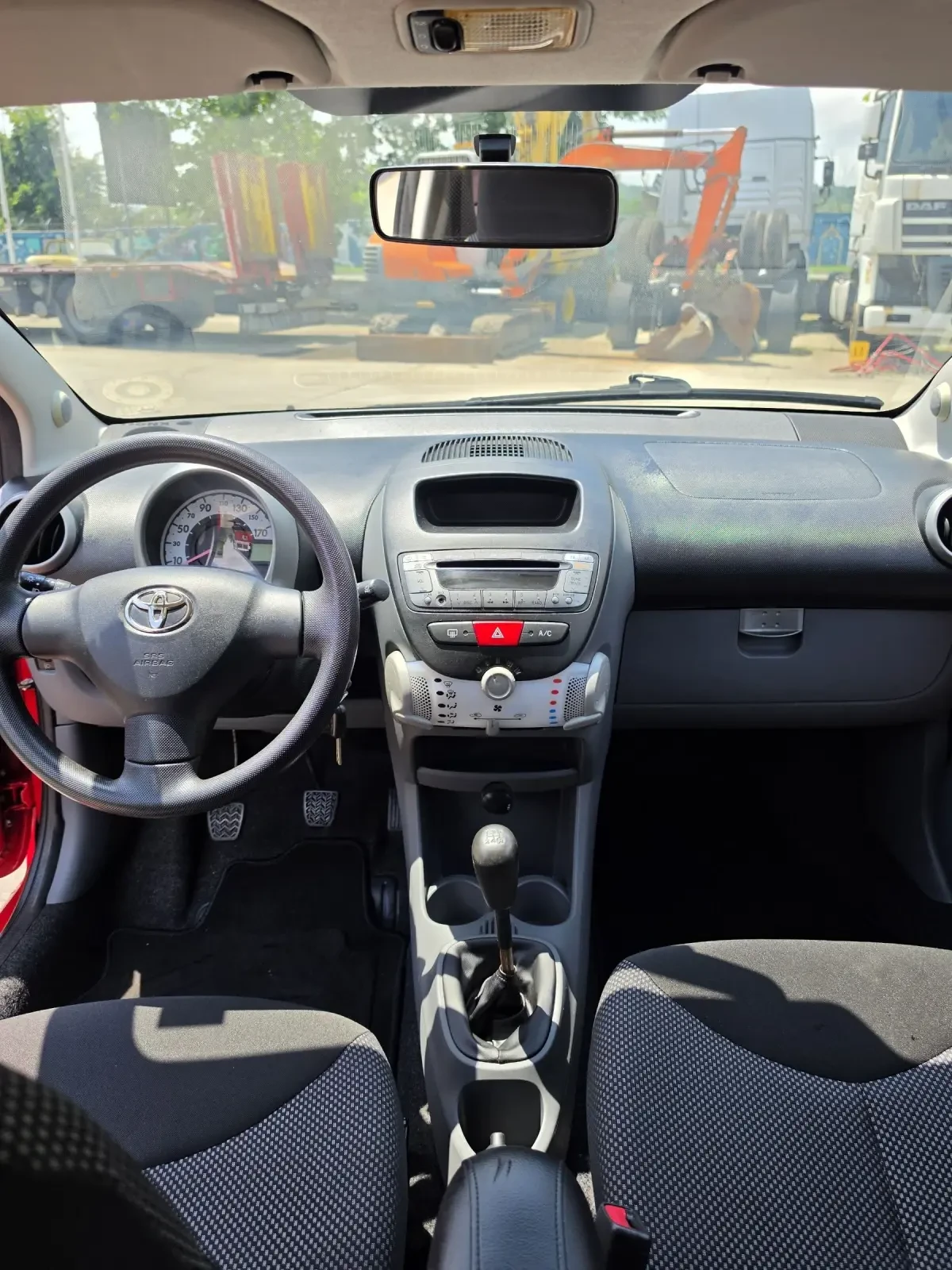 Toyota Aygo 1.0, 69к.с., снимка 10 - Автомобили и джипове - 54801486