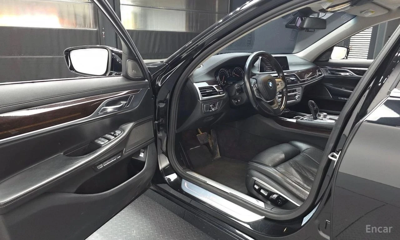 BMW 740 Li | АВТОФИНАНСИРАНЕ | ФИКСИРАНА ЦЕНА ДО БЪЛГАРИЯ, снимка 4 - Автомобили и джипове - 55148068
