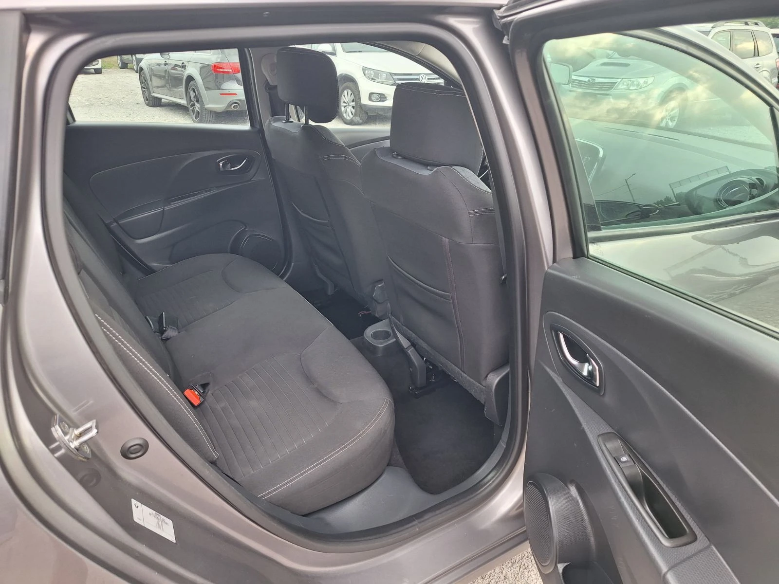 Renault Clio 1.5DCI, снимка 13 - Автомобили и джипове - 55163832