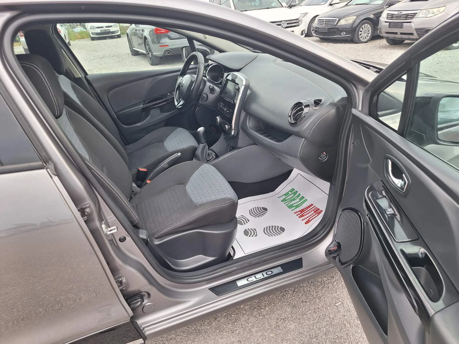 Renault Clio 1.5DCI, снимка 11 - Автомобили и джипове - 55163832