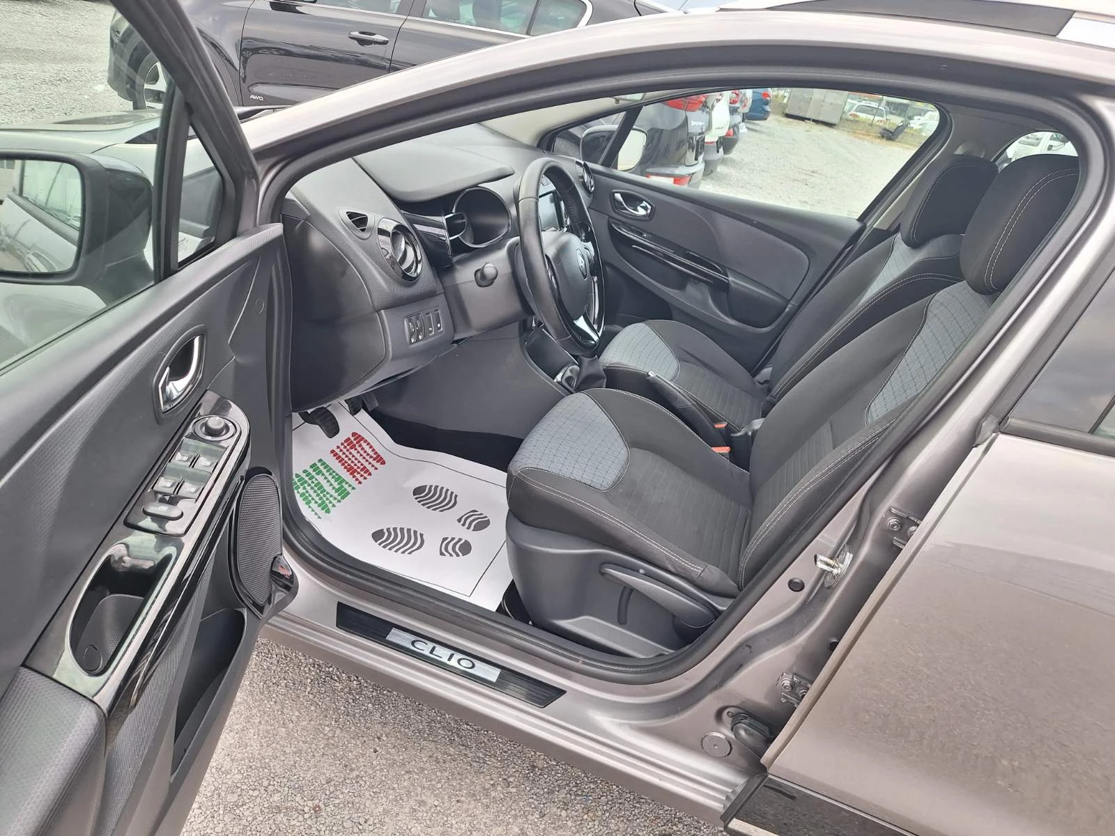 Renault Clio 1.5DCI, снимка 9 - Автомобили и джипове - 55163832