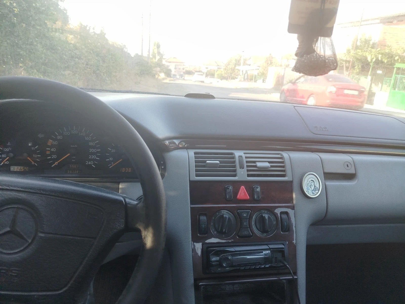 Mercedes-Benz E 230, снимка 5 - Автомобили и джипове - 55792649
