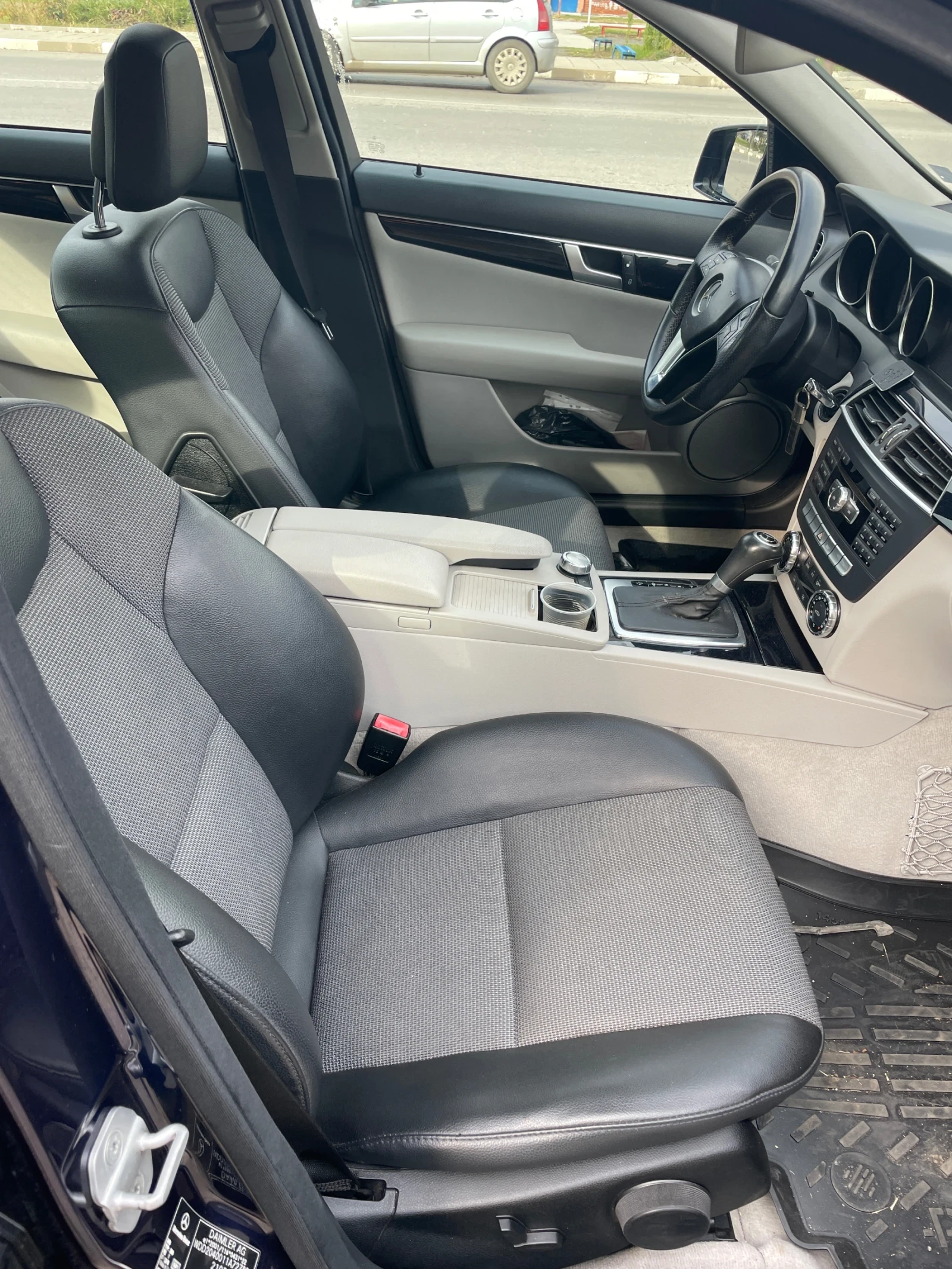 Mercedes-Benz C 200, снимка 4 - Автомобили и джипове - 56647793