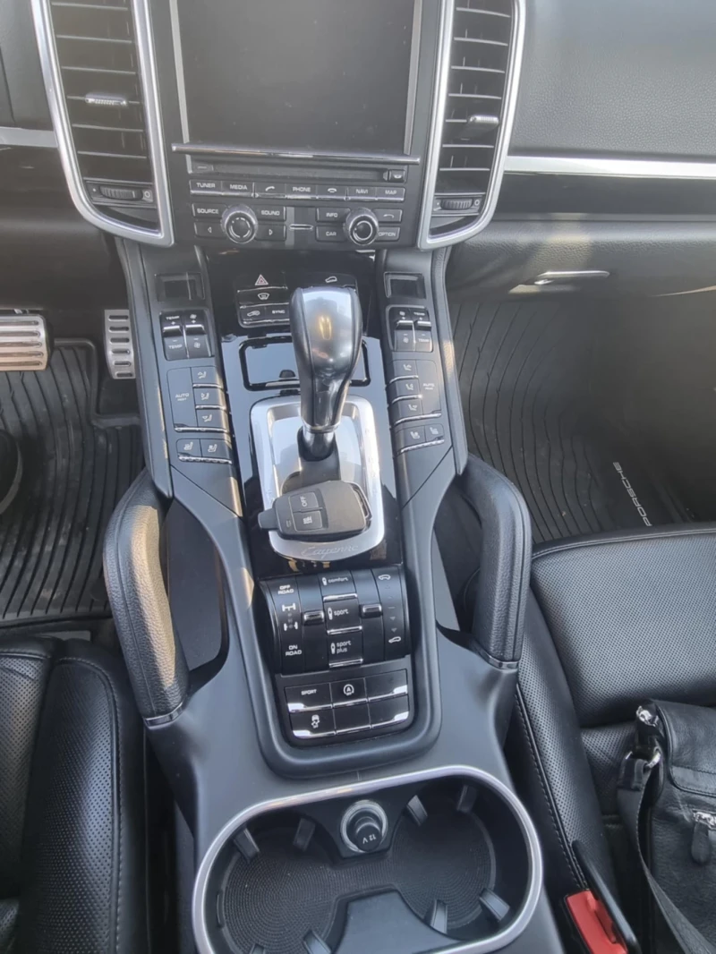 Porsche Cayenne, снимка 13 - Автомобили и джипове - 49404376