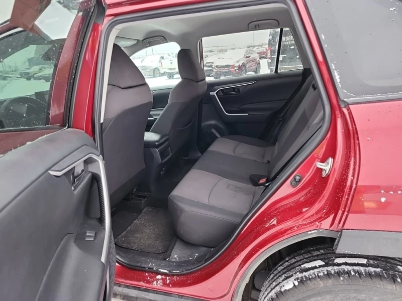 Toyota Rav4 * 4D Utility AWD | LE * CARFAX * БЕЗ ПЪРВОНАЧАЛНА , снимка 12 - Автомобили и джипове - 53125850