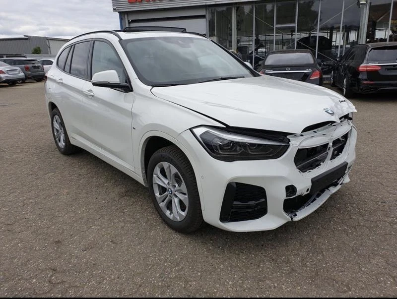 BMW X1 2.0i LCI, снимка 1 - Автомобили и джипове - 49122998