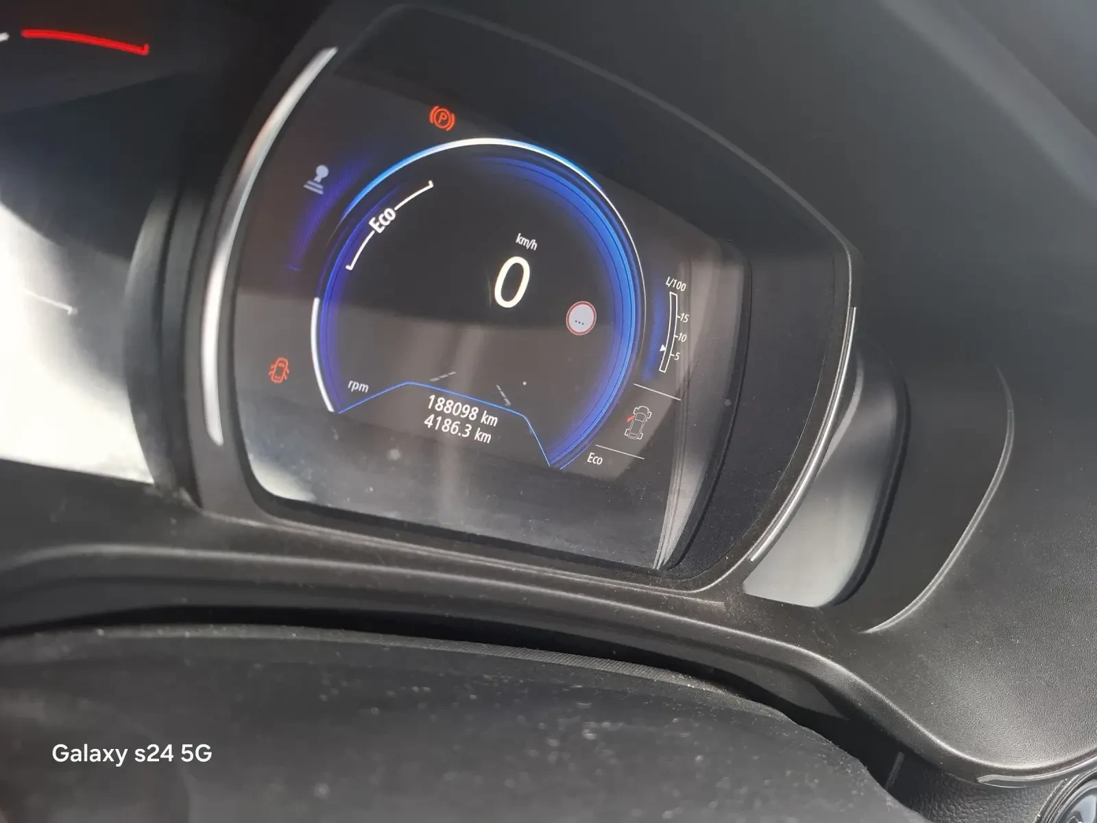 Renault Kadjar 1600 - изображение 4