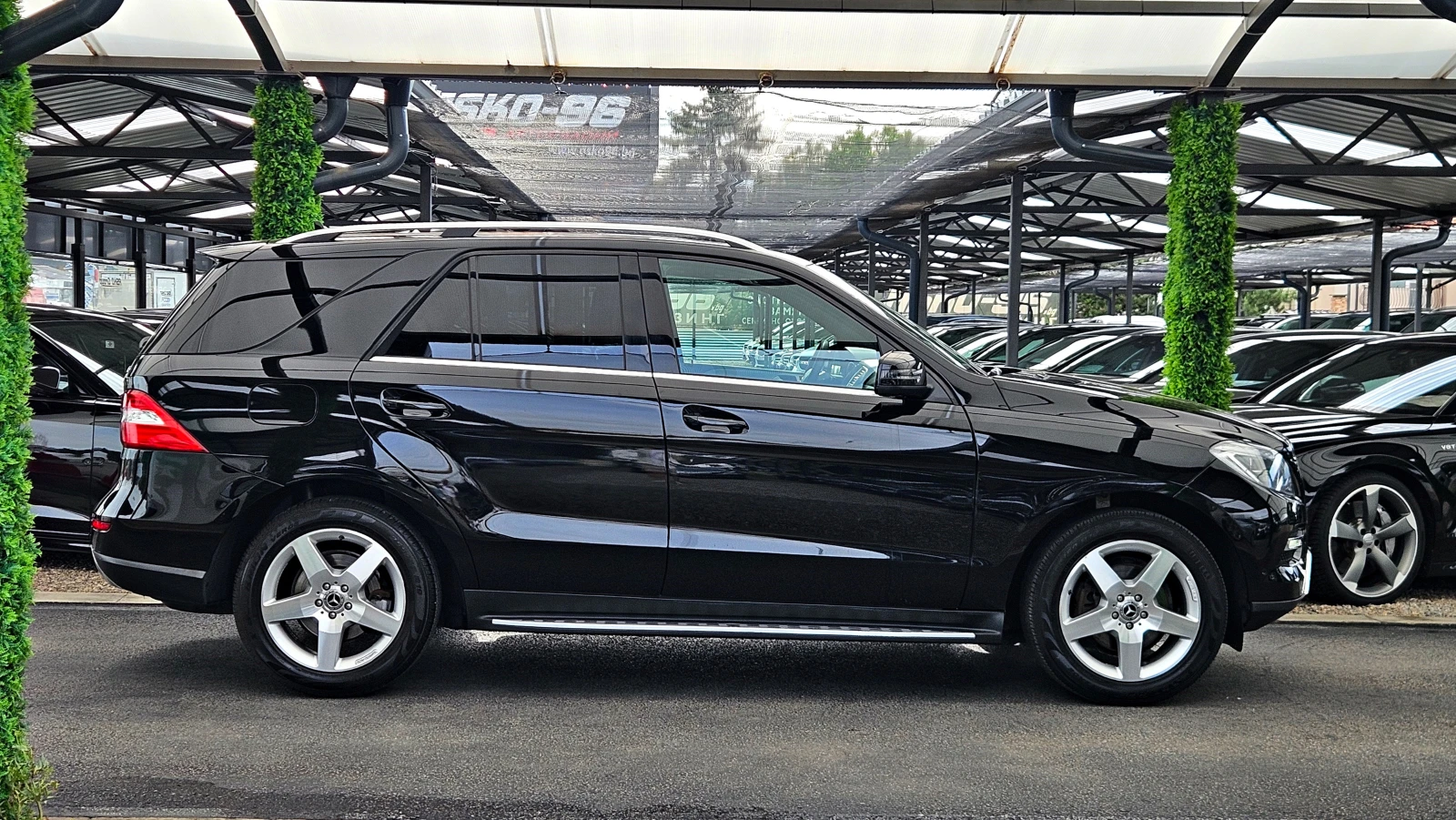 Mercedes-Benz ML 350 AMG/GERMANY/AIRMATIC/ПОДГРЕВ/ЕЛ.БАГАЖНИК/LIZING, снимка 4 - Автомобили и джипове - 54774428