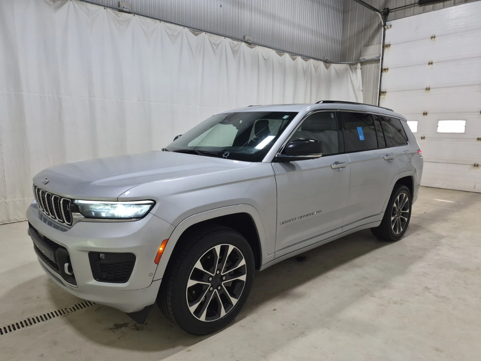 Jeep Grand cherokee 3.6 V6 * OVERLAND * 4WD * 7 МЕСТЕН * CARFAX * , снимка 1 - Автомобили и джипове - 55117896