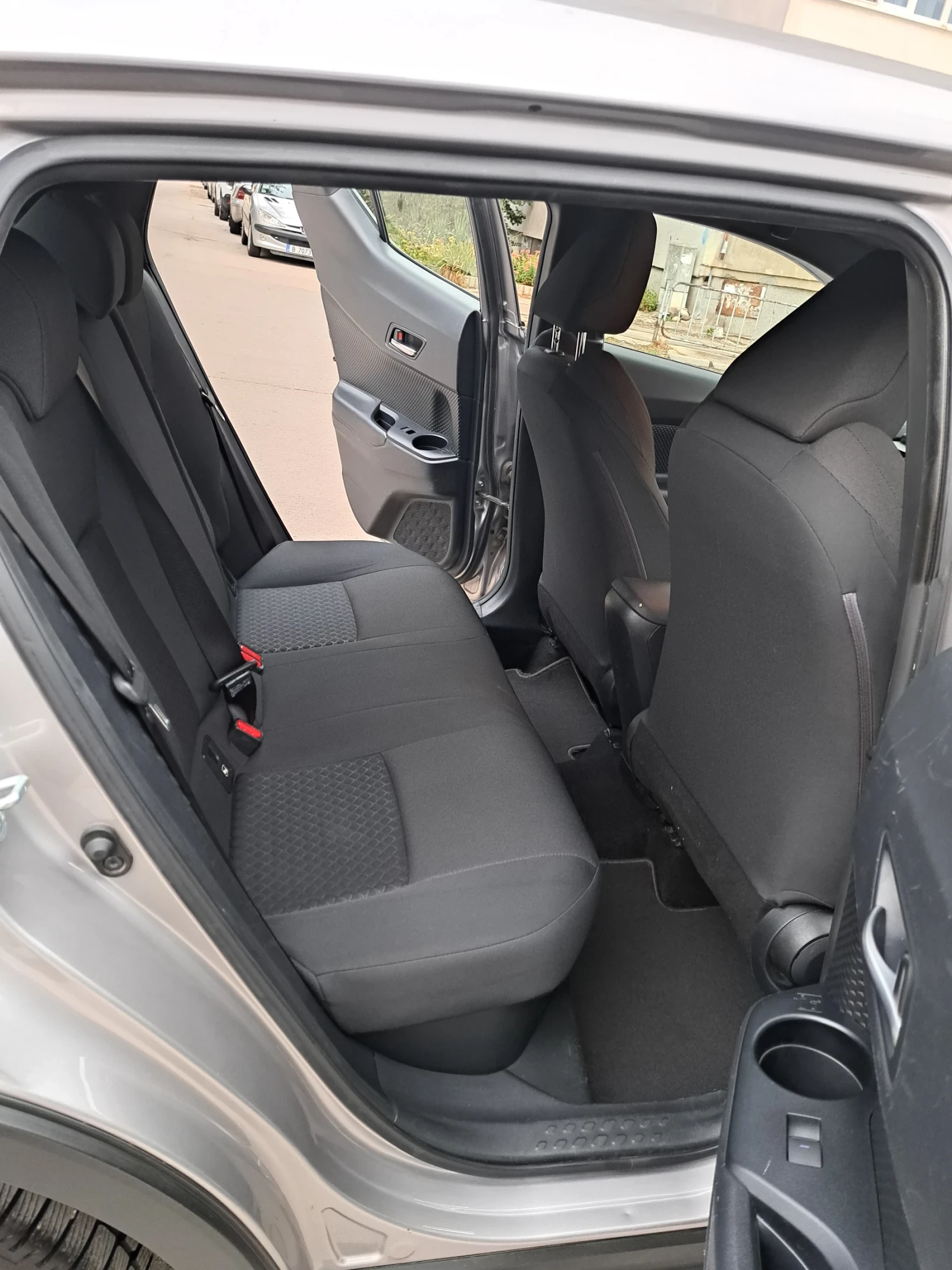 Toyota C-HR 1, 8 хибрид , снимка 10 - Автомобили и джипове - 56261675