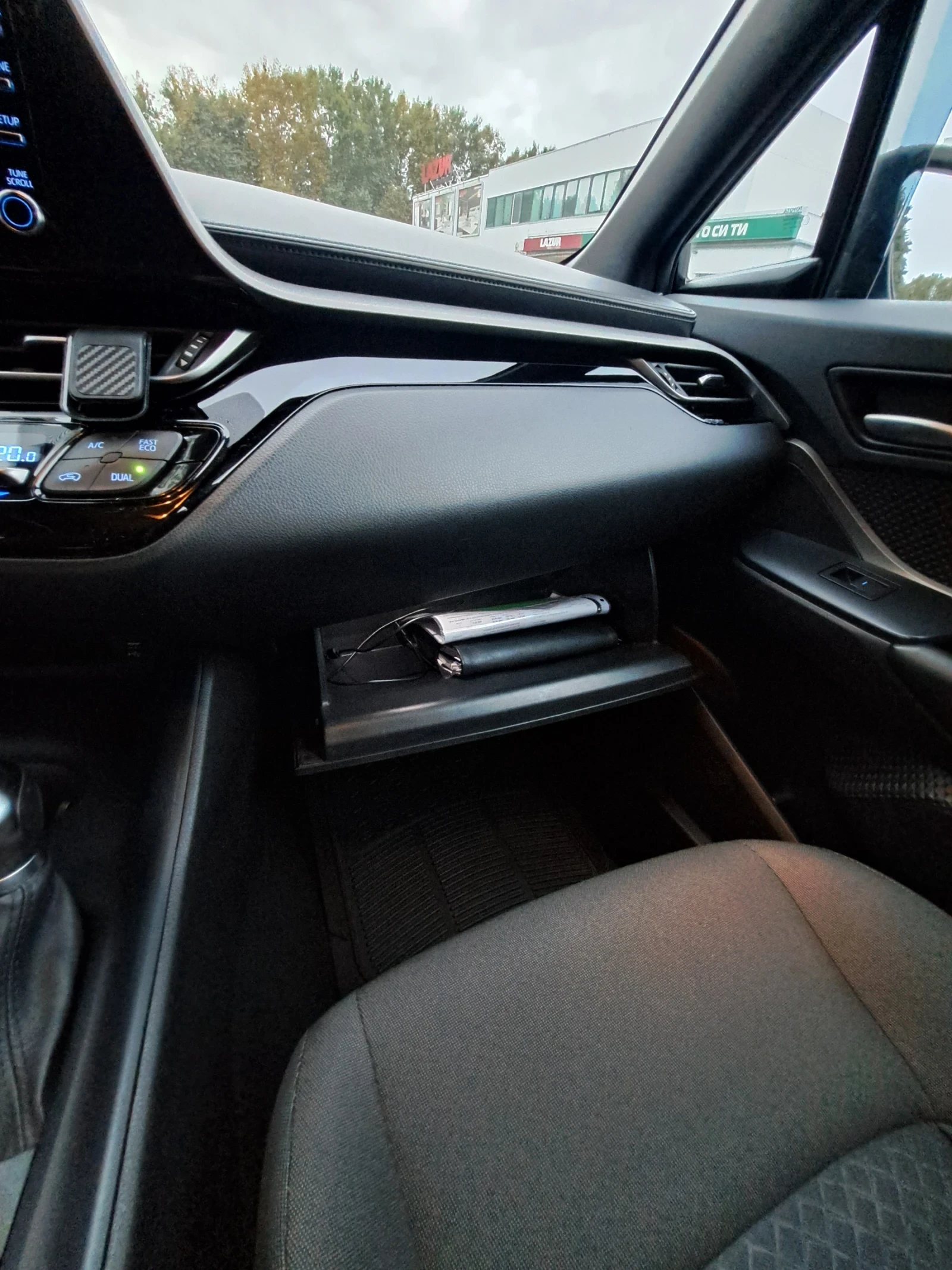 Toyota C-HR 1, 8 хибрид , снимка 16 - Автомобили и джипове - 56261675