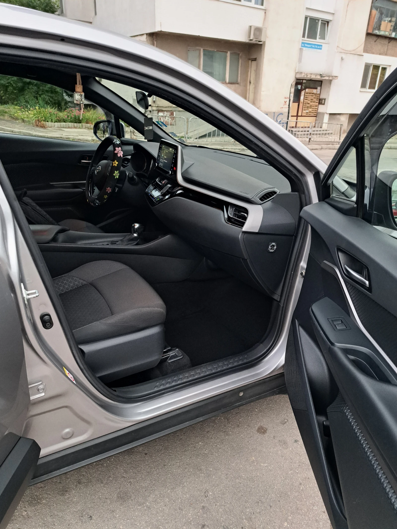 Toyota C-HR 1, 8 хибрид , снимка 9 - Автомобили и джипове - 56261675