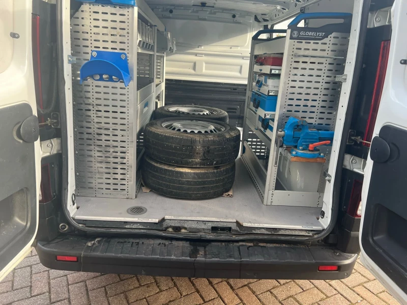 Opel Vivaro 1.6 , снимка 13 - Бусове и автобуси - 53360003