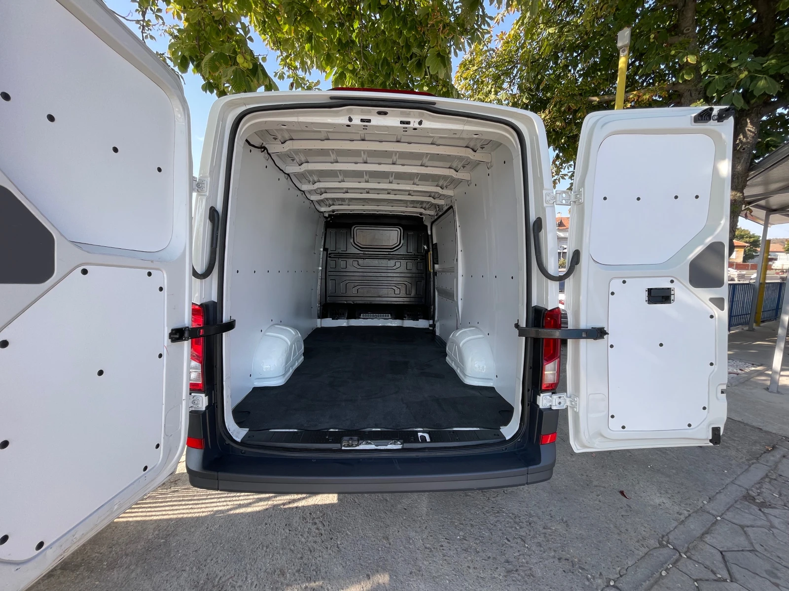 VW Crafter 2.0 TDI  6 | Mobile.bg   14