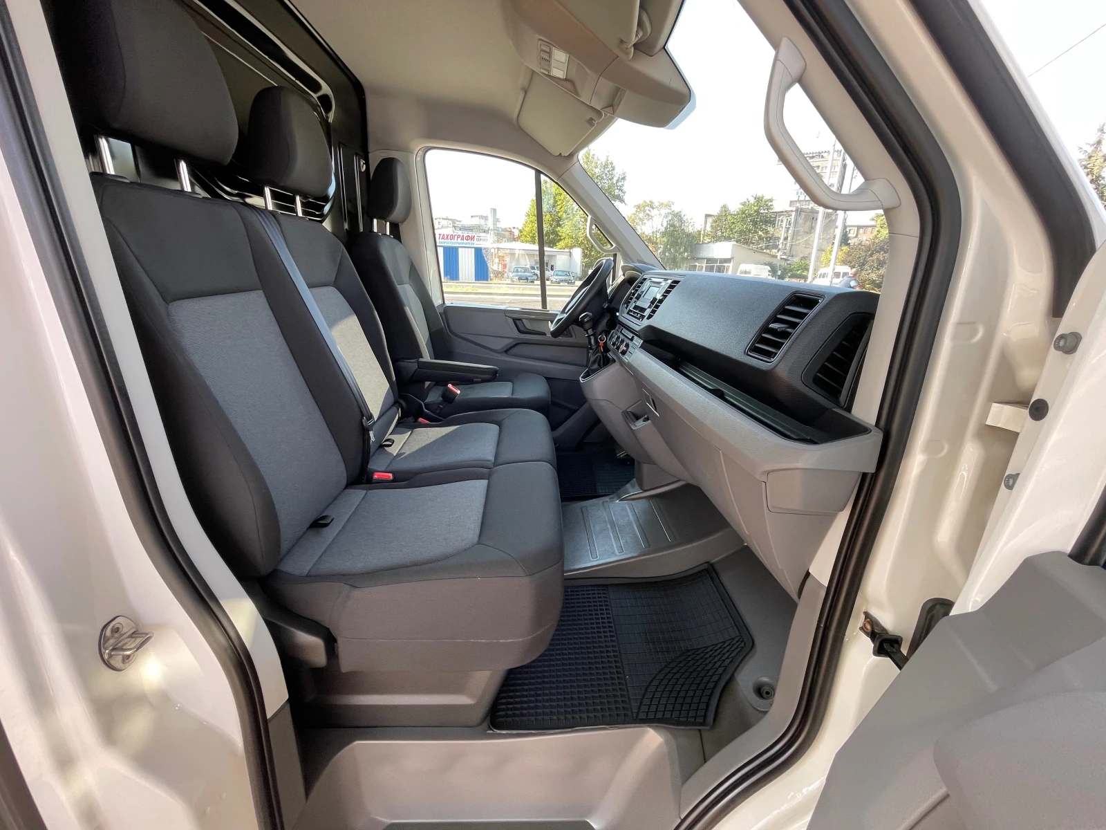 VW Crafter 2.0 TDI  6 | Mobile.bg   12