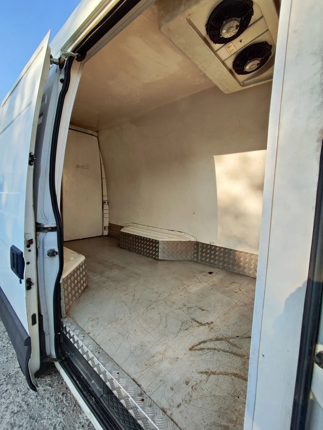 Iveco Daily 35C18, снимка 2 - Бусове и автобуси - 56506193