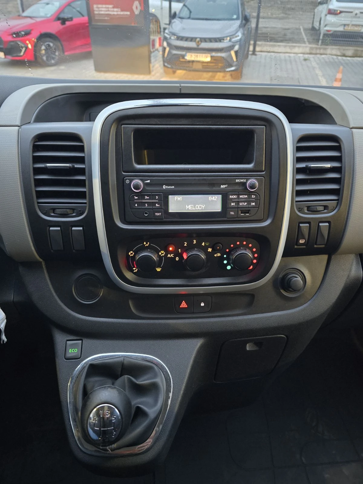 Renault Trafic 1.6 dCi 95, снимка 10 - Бусове и автобуси - 56578855