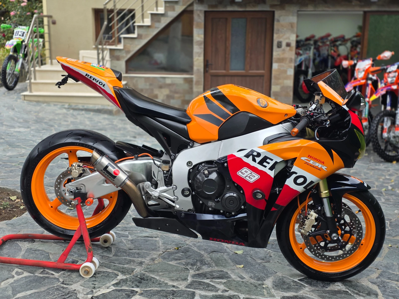 Honda Cbr 1000 ЛИЗИНГ REPSOL, снимка 3 - Мотоциклети и мототехника - 56521051