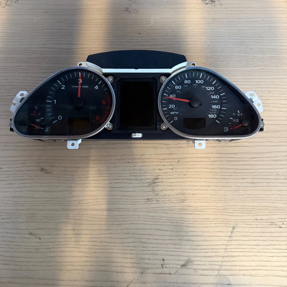 Инструментален панел километраж за Audi Q7 4L 4L0920981P-4104